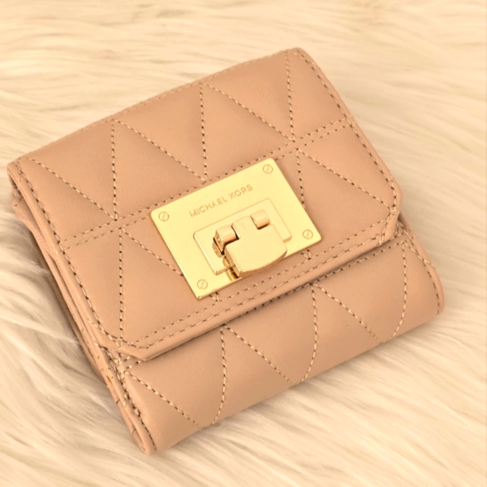 MICHAEL KORS VIVIANNE QUILTED TRIFOLD WALLET